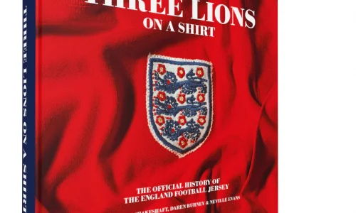 Three Lions on a shirt - The offical history of the England football jersey von Simon Shakeshaft, Daren Burney & Neville Evans